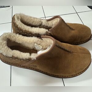 UGG moccasin style shoes. Size 9 women. Fur lining, Excellent condition